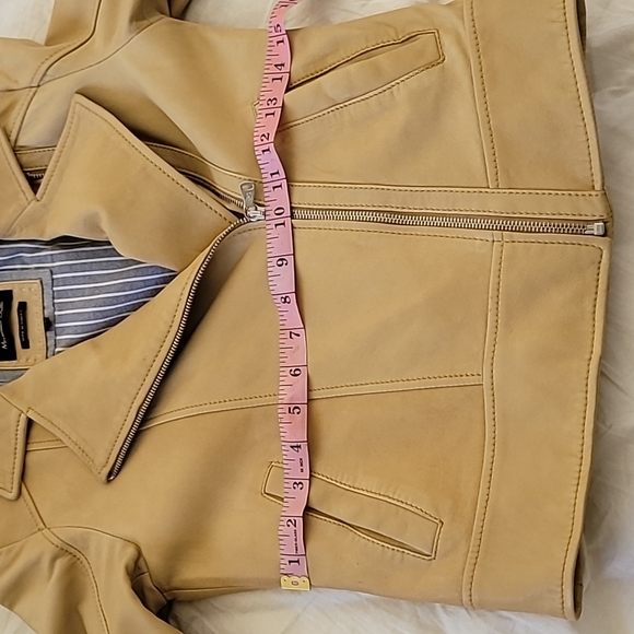 Jacket Massimo Dutti genuine sheep leather jacket, Color Cream Yellow, Size XS - Picture 10 of 15